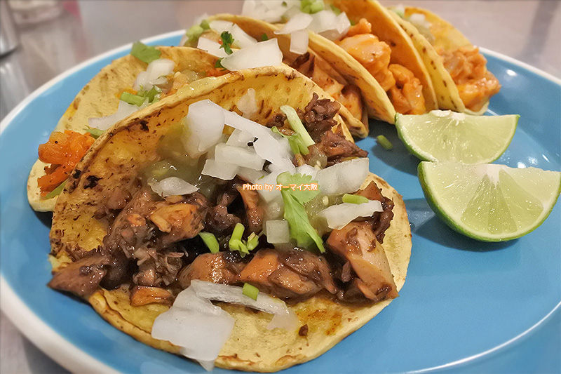 メキシコ料理店「墨国回転鶏料理」はタコスの組み合わせが自由なので、全種類のタコスを制覇することができます。