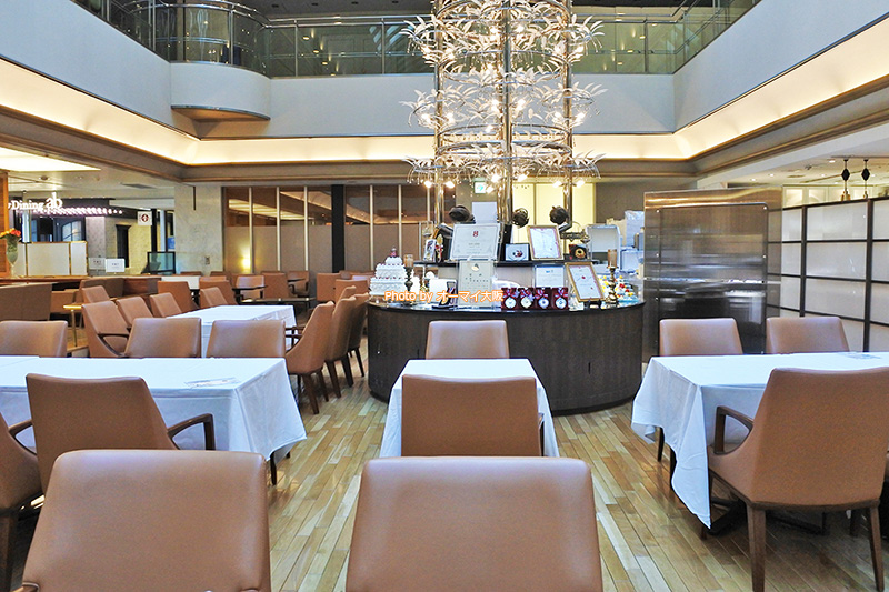 落ち着いた空間でランチを味わえるレストラン「リバーヘッド」は老若男女に人気です。