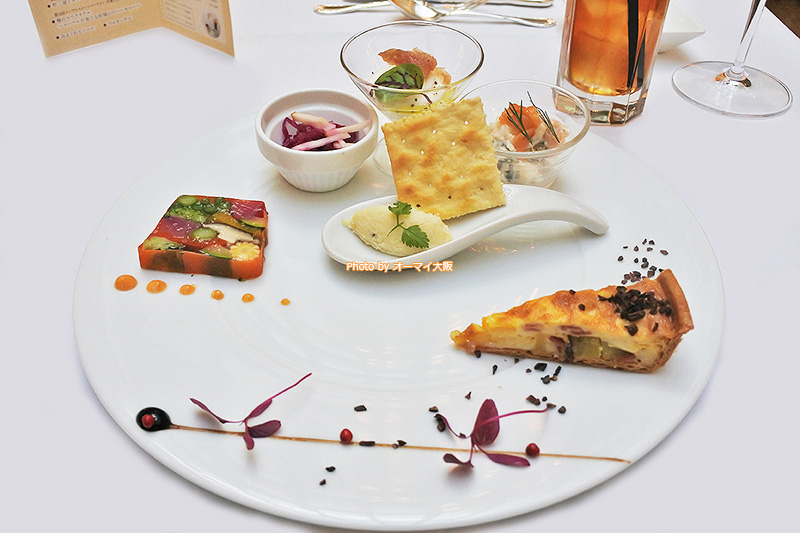 前菜の盛り合わせが美しいレストラン「リバーヘッド」のランチです。