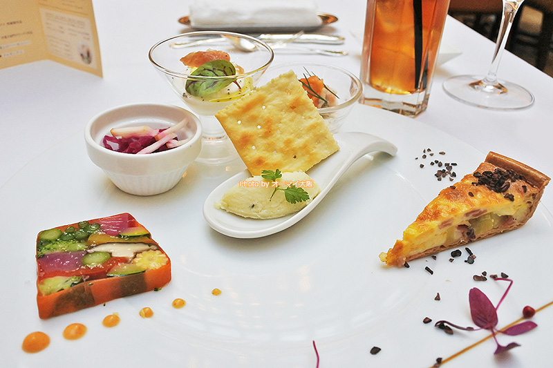 コースランチのスタートはオードブルのアソートでした。