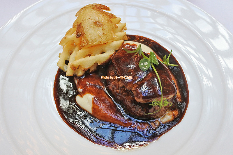 フォアグラのハンバーグはレストラン「リバーヘッド」が誇る人気メニューです。