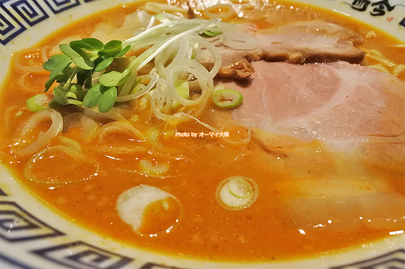 はじめて食べた「而今」の味噌ラーメンはスープが絶品です。